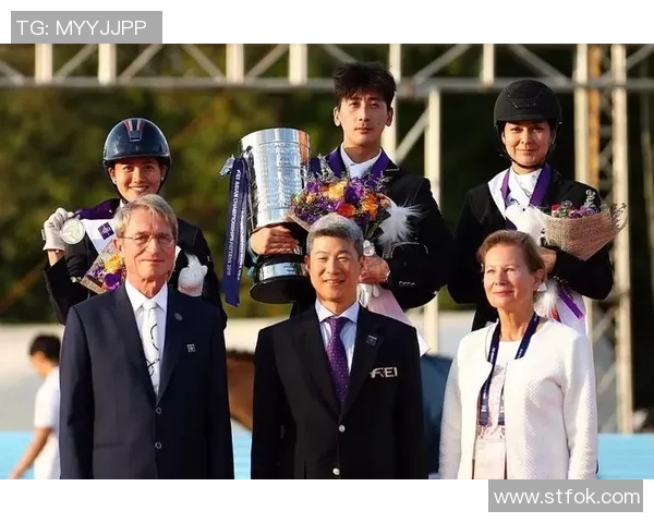 武汉网球队在邀请赛中的团队协作表现分析与点评