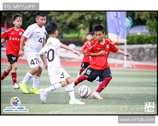 致敬足球明星的无私奉献与激情追梦的感人瞬间 致敬足球明星的无私奉献与激情追梦的感人瞬间