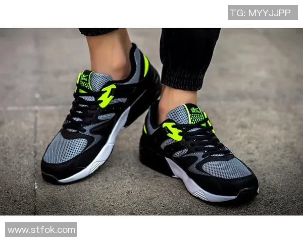 足球明星背带裤时尚潮流解析引领运动与休闲的完美结合 足球明星背带裤时尚潮流解析引领运动与休闲的完美结合